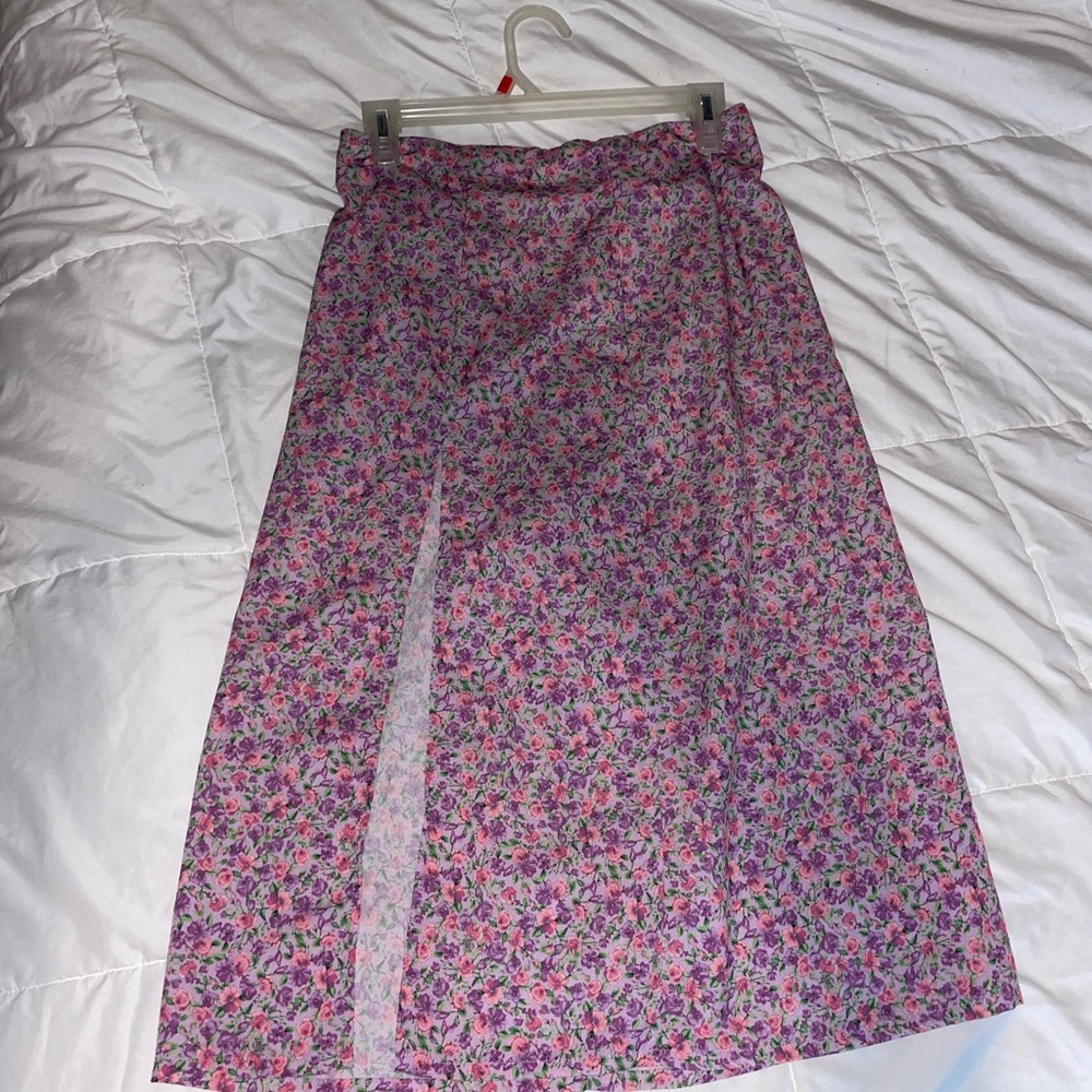 Floral midi skirt with slit